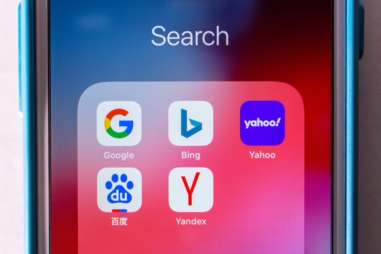 Mobile phone screen showing Yahoo Ads Japan app