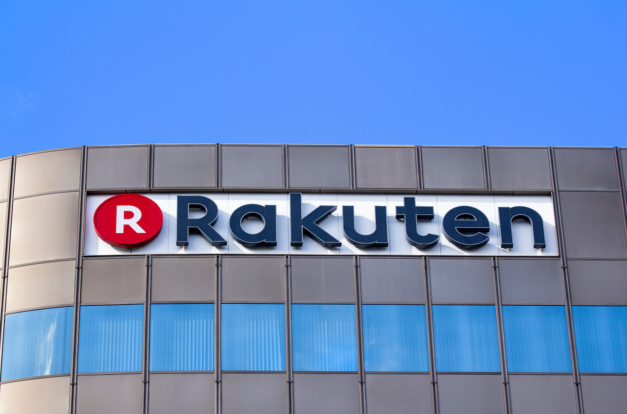 Rakuten commercial center for comparison of Rakuten vs Amazon