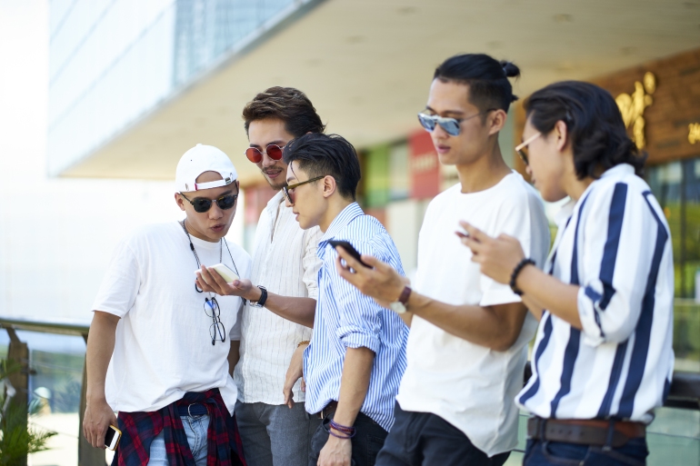 Group of youths enjoying Japanese PPC ads