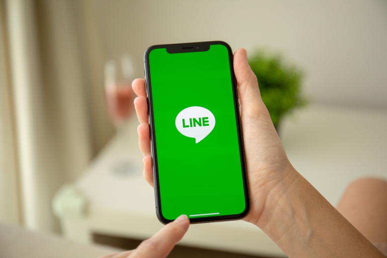 Using Line to target users with Japanese Facebook ads